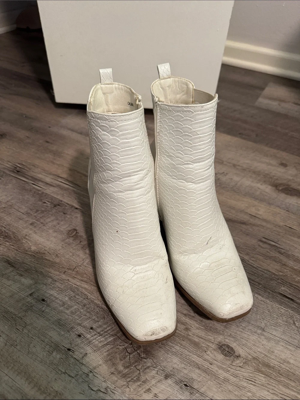Pierre Dumas White Textured Ankle Booties